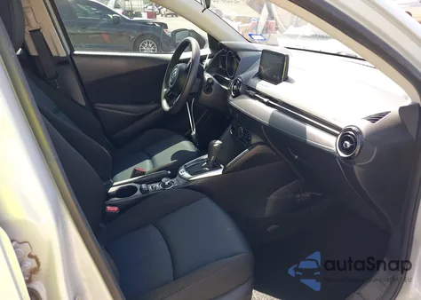 2020 Toyota Yaris Le z USA, uszkodzony, nr VIN 3MYDLBYV9LY712376